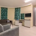 Meryam Deluxe