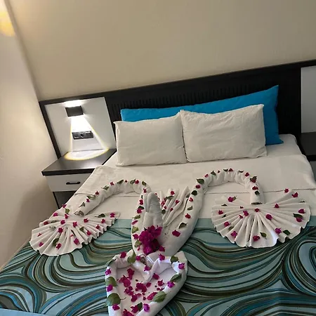 B&B Meryam Sueit Deluxe Side